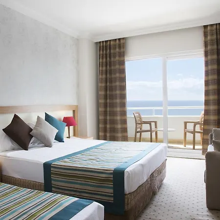 Club & Karaburun Otel