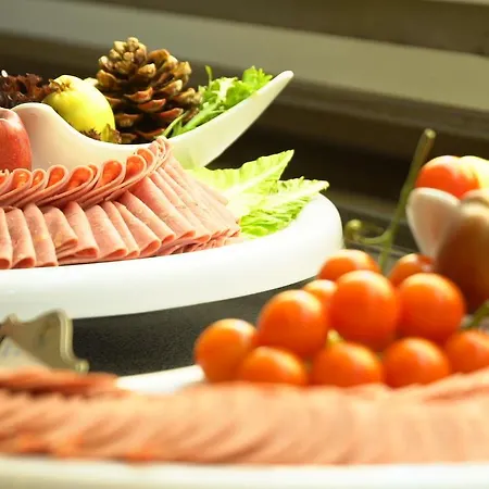 Club & Karaburun Otel